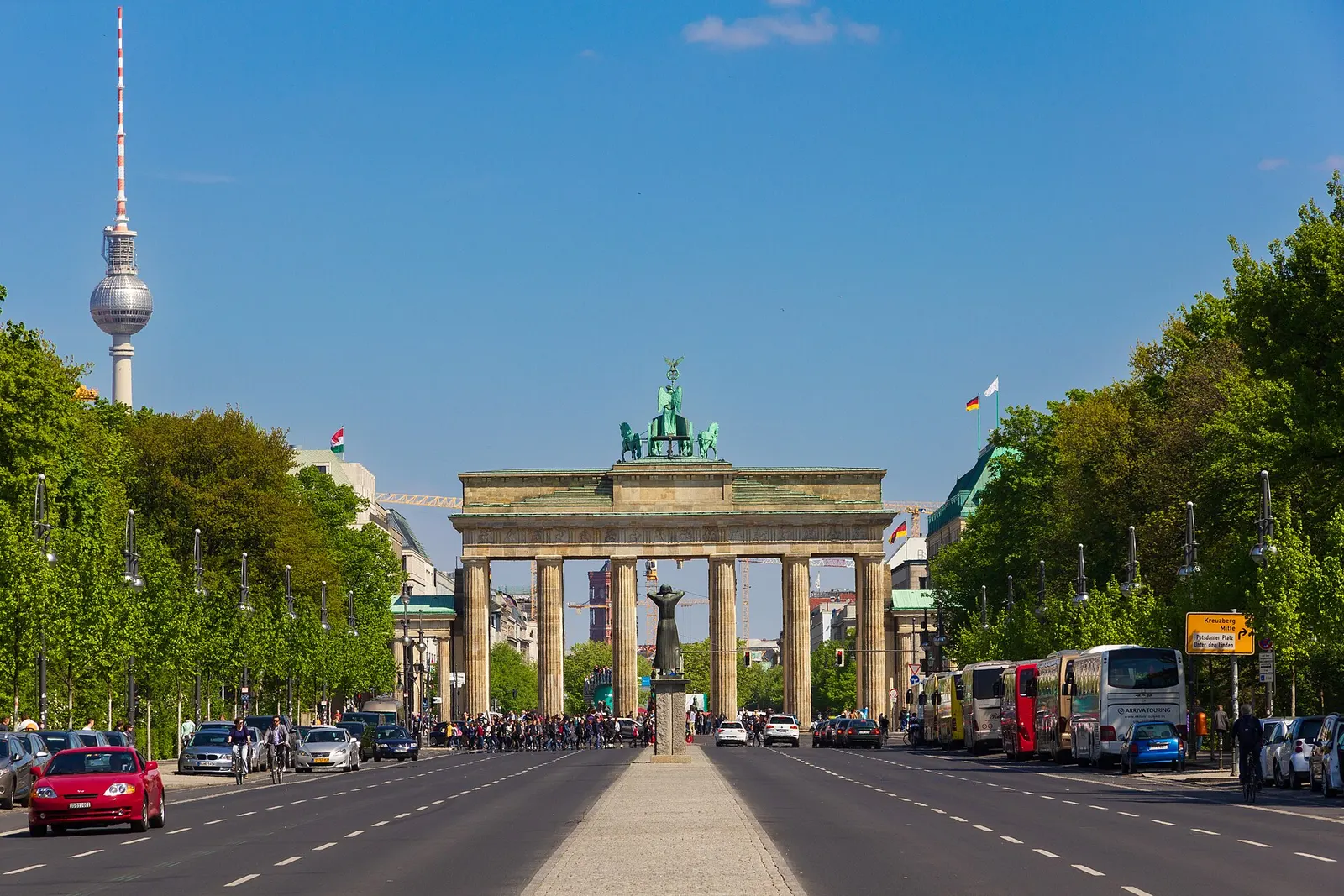 Strasse des 17. Juni leading to the Brandenburg Gate, Berlin
