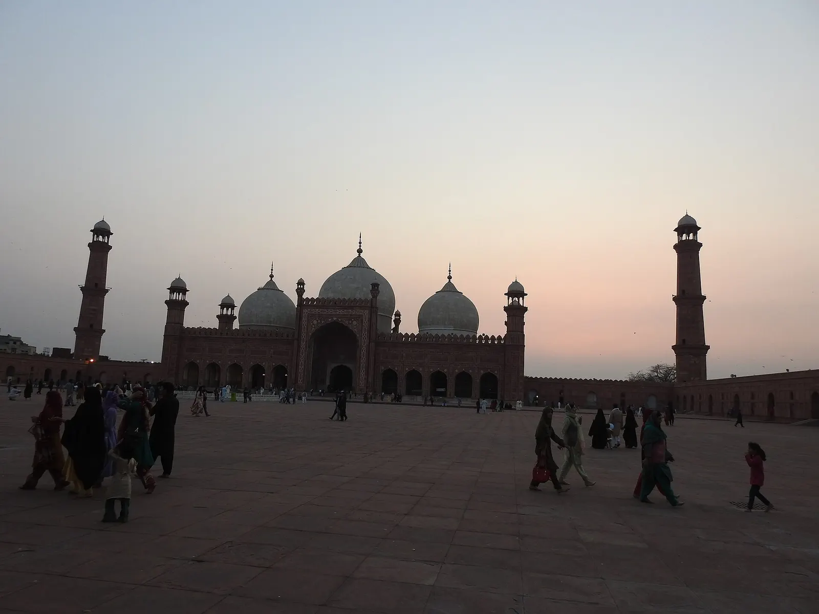 Badshahi Mosque courtyard in Lahore at dusk